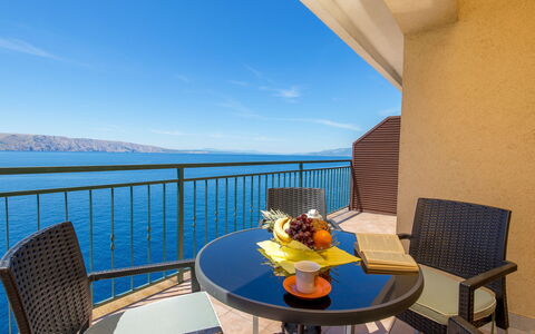 Senj 629: Cielo, Acqua, Mobilia, Tavolo, Costruzione, Sedia, Azzurro, Mobili Da Esterno, Shade, Interior Design
