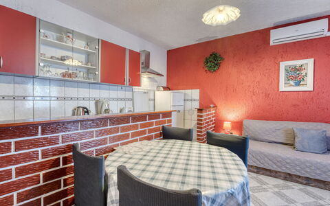 Senj 631: Pavimentazione, Interior Design, Mobilia, Pavimento, Soffitto, Camera, Cucina, Appartamento, Controsoffitto, Cucina & Sala Da Pranzo Tavolo
