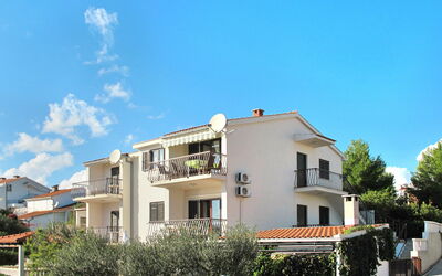 Trogir 668: Proprietà, Casa, Costruzione, Zona Residenziale, Casa, Immobiliare, Cielo, Architettura, Appartamento, Quartiere