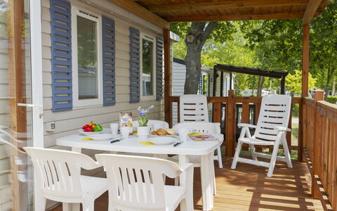 Balatonfüred 603: Legna, Portico, Mobilia, Color Legno, Deck, Tavolo Esterno, Cucina & Sala Da Pranzo Tavolo, Shade, Sedia, Mobili Da Esterno