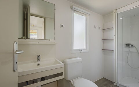 Balatonfüred 603: Idraulico Fixture, Bagno, Pavimento, Pavimentazione, Soffitto, Toilet Seat, Gabinetto, Idraulico, Interior Design, Lavello