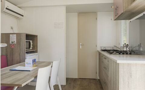 Balatonfüred 603: Legna, Pavimentazione, Pavimento, Controsoffitto, Cucina, Casa, Apparecchio Major, Color Legno, Cabinetry, Lavello