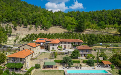 Cortemilia 602: Nube, Pianta, Cielo, Costruzione, Blu, Paesaggio Naturale, Montagna, Casa, Albero, Lotto