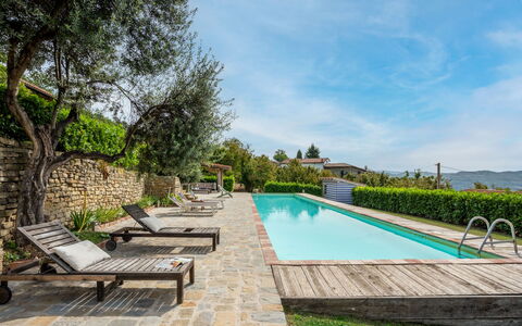 Cortemilia 602: Pianta, Acqua, Cielo, Proprietà, Nube, Piscina, Albero, Mobili Da Esterno, Erba, Arecales