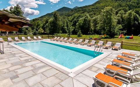 Sampeyre 602: Acqua, Nube, Cielo, Montagna, Proprietà, Piscina, Albero, Azzurro, Costruzione, Mobili Da Esterno