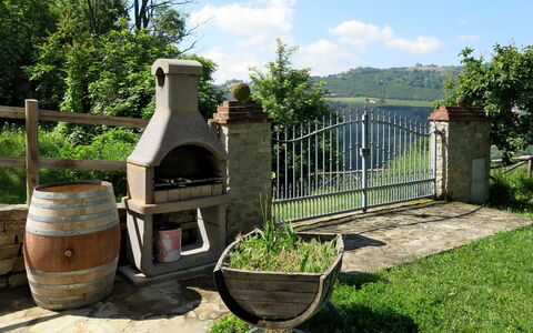 La Rovere: Proprietà, Giardino, Acqua, Erba, Casa, Albero, Landscaping, Paesaggio, Immobiliare, Cortile