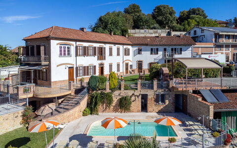 Cossombrato 607: Cittadina, Zona Residenziale, Insediamento Umano, Piscina, Estate, Hacienda, Villa, Ricorrere, Resort Citta ', Eco Hotel
