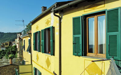 Pietrabruna 624: Costruzione, Cielo, Proprietà, Finestra, Pianta, Casa, Legna, Giallo, Shade