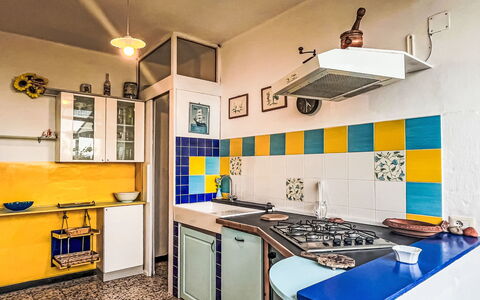 San Lorenzo al Mare 625: Cucina, Apparecchio Major, Cucina Stufa, Piastrella, Appartamento, Controsoffitto, Elettrodomestico Da Cucina, Dipingere, Stufa A Gas, Stufa