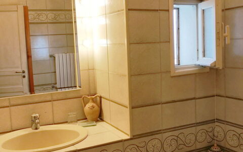 San Lorenzo al Mare 625: Bagno, Proprietà, Camera, Piastrella, Mobiletto Del Bagno, Interior Design, Lavello, Bagno Accessorio, Illuminazione, Pavimento