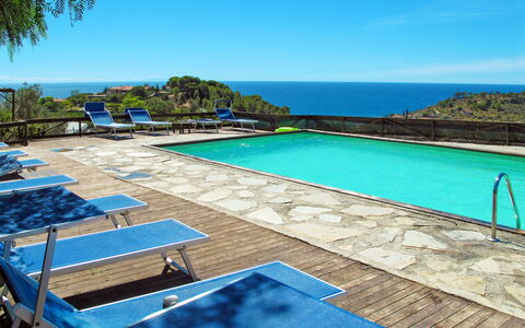San Lorenzo al Mare 639: Piscina, Proprietà, Ricorrere, Azzurro, Cielo, Vacanza, Immobiliare, Turchese, Casa, Estate
