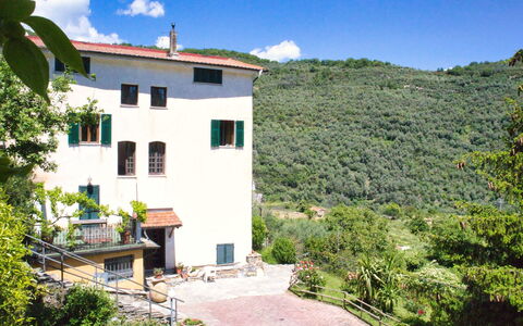 Dolcedo 663: Cielo, Nube, Costruzione, Pianta, Proprietà, Finestra, Casa, Zona Residenziale, Paesaggio, Albero
