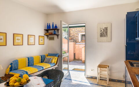 Dolcedo 665: Tavolo, Cornice, Mobilia, Blu, Azzurro, Comfort, Legna, Interior Design, Soggiorno, Pavimentazione
