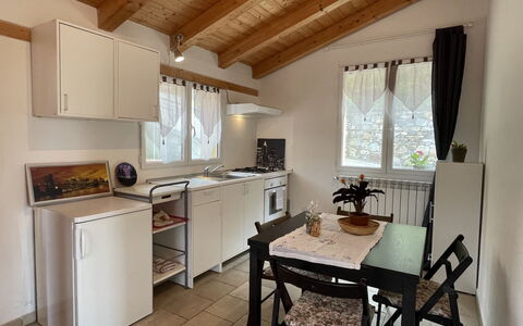 Molini di Prelà 623: Cabinetry, Proprietà, Mobilia, Controsoffitto, Elettrodomestico Da Cucina, Finestra, Cucina, Interior Design, Cucina Stufa, Tavolo