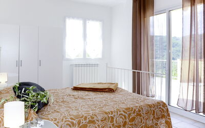 Luca (Pre171) 623.2: Camera Da Letto, Mobilia, Camera, Proprietà, Interior Design, Lenzuolo, Bedding, Letto, Telaio Del Letto, Pavimento