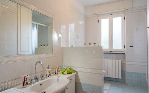 Poggi 620: Bagno, Camera, Proprietà, Interior Design, Costruzione, Lavello, Casa, Mobilia, Immobiliare, Soffitto