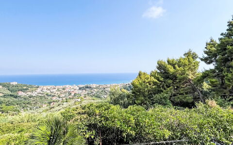 Pietra Ligure 612: Cielo, Blu, Giorno, Orizzonte, Vegetazione, Mare, Comunita 'Impianto, Oceano, Costa, Tropici