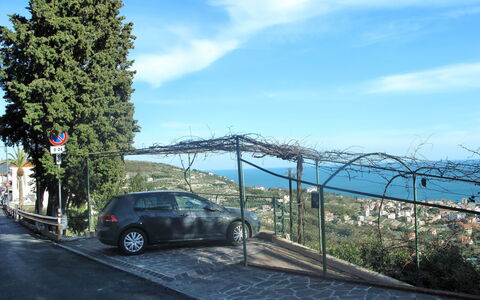 Pietra Ligure 612: Nube, Cielo, Ruota, Pianta, Veicolo, Auto, Veicolo A Motore, Automotive Pneumatico