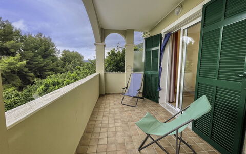 Pietra Ligure 612: Proprietà, Pianta, Costruzione, Shade, Architettura, Interior Design, Legna, Cielo, Nube, Sedia