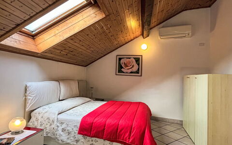 Gallesio (Flg213): Interior Design, Legna, Camera Da Letto, Pavimento, Soffitto, Letto, Mobilia, Camera, Pavimentazione, Casa