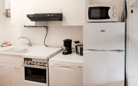 Lo Scoiattolo: Cabinetry, Proprietà, Elettrodomestico Da Cucina, Lavandino Della Cucina, Prodotto, Elettrodomestico, Piano Cottura, Cucina Stufa, Cucina, Interior Design