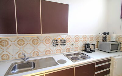 Euroville 633.9: Cucina, Elettrodomestico Da Cucina, Apparecchio Major, Pavimentazione, Legna, Controsoffitto, Interior Design, Cucina Stufa, Pavimento, Stufa