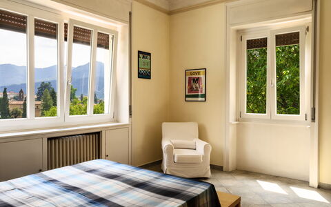 Del Sole: Camera, Proprietà, Soffitto, Interior Design, Mobilia, Costruzione, Pavimento, Casa, Parete, Camera Da Letto