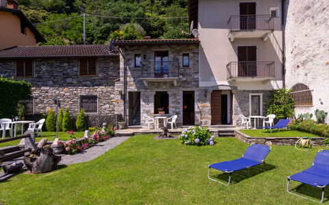 Al Lago: Proprietà, Casa, Costruzione, Cortile, Casa, Immobiliare, Estate, Erba, Backyard, Zona Residenziale