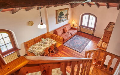 Villa Bellavista 652.2: Divano, Mobilia, Finestra, Costruzione, Cornice, Legna, Soggiorno, Interior Design, Pavimento, Casa