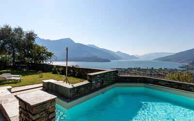 Gravedona 720: Piscina, Proprietà, Montagna, Cielo, Immobiliare, Vacanza, Azzurro, Casa, Catena Montuosa, Estate