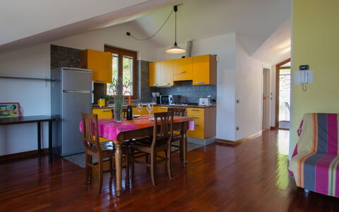 La Becca: Camera, Proprietà, Pavimento, Costruzione, Mobilia, Pavimento In Legno, Latifoglie, Pavimento Laminato, Sala Da Pranzo, Interior Design