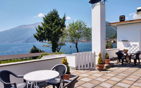 Domaso 642: Tavolo, Cielo, Mobilia, Acqua, Proprietà, Sedia, Vaso Di Fiori, Costruzione, Mobili Da Esterno, Shade