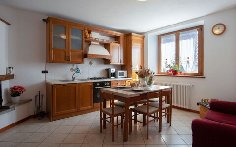 Domaso 644: Camera, Mobilia, Proprietà, Costruzione, Interior Design, Cucina, Pavimento, Soffitto, Casa, Cabinetry