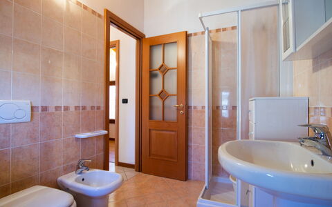 Domaso 644: Bagno, Proprietà, Camera, Interior Design, Costruzione, Pavimento, Piastrella, Casa, Parete, Immobiliare