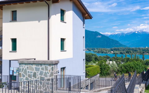 Azalea (Gla103): Nube, Cielo, Proprietà, Costruzione, Pianta, Blu, Azzurro, Montagna, Architettura, Finestra