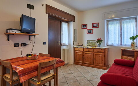 Gera Lario 690: Mobilia, Cabinetry, Pianta, Pianta Della Casa, Televisione, Costruzione, Finestra, Legna, Porta, Comfort