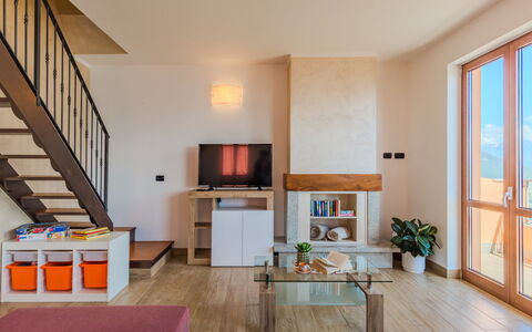 Gera Lario 693: Mobilia, Interior Design, Pavimentazione, Pavimento, Legna, Camera, Soffitto, Appartamento, Soggiorno, Illuminazione
