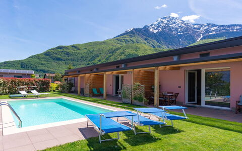 Colico 624: Acqua, Cielo, Pianta, Costruzione, Nube, Montagna, Proprietà, Mobilia, Piscina, Natura