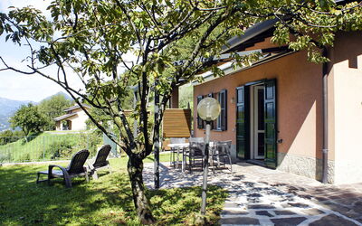 Varenna 618: Pianta, Proprietà, Costruzione, Foglia, Albero, Azzurro, Shade, Finestra, Lotto, Cielo