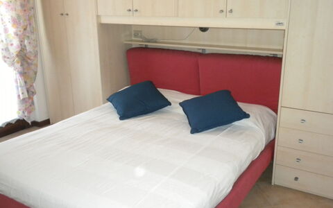 Lazise 716: Camera Da Letto, Letto, Mobilia, Camera, Proprietà, Materasso, Telaio Del Letto, Lenzuolo, Bedding, Interior Design