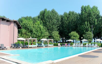 Sirmione 623: Piscina, Proprietà, Tempo Libero, Centro Ricreativo, Ricorrere, Vacanza, Resort Citta ', Albero, Costruzione, Immobiliare