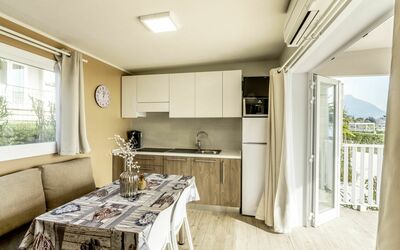 Onda Blu 641.2: Controsoffitto, Cabinetry, Finestra, Tavolo, Costruzione, Legna, Soggiorno, Cucina, Pavimento, Pianta