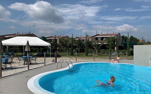 Moniga del Garda 654: Acqua, Nube, Cielo, Proprietà, Piscina, Azzurro, Corpo D'Acqua, Tempo Libero, Aqua, Divertimento