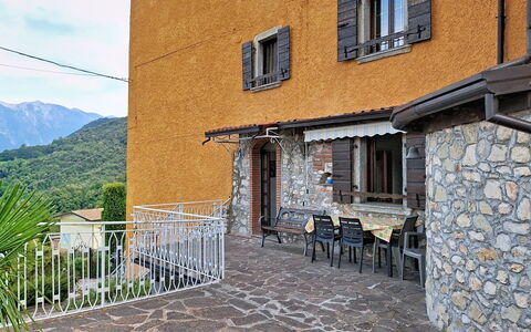 Tremosine 651: Catena Montuosa, Balcone, Paesino Di Montagna