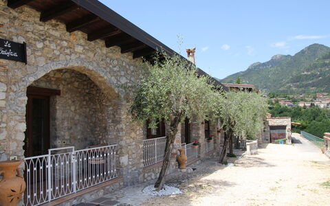 Tremosine 651: Proprietà, Costruzione, Parete, Architettura, Casa, Villaggio, Area Rurale, Albero, Arco, Hacienda