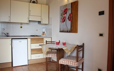 La Tartufaia 651.2: Camera, Proprietà, Mobilia, Costruzione, Cucina, Casa, Pavimento, Interior Design, Cabinetry, Tavolo