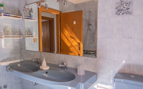 Brenzone 653: Specchio, Rubinetto, Idraulico Fixture, Lavandino Del Bagno, Lavello, Proprietà, Costruzione, Bagno, Legna, Controsoffitto