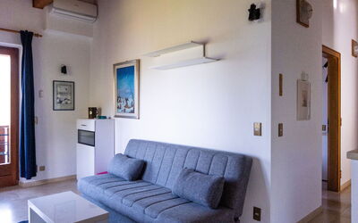 Delvai 653.1: Cornice, Proprietà, Mobilia, Divano, Azzurro, Legna, Comfort, Soggiorno, Illuminazione, Interior Design