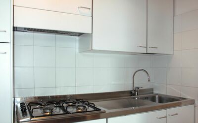 Parco del Garda 620.1: Lavandino Della Cucina, Controsoffitto, Lavello, Cabinetry, Rubinetto, Proprietà, Idraulico Fixture, Cucina, Legna, Costruzione