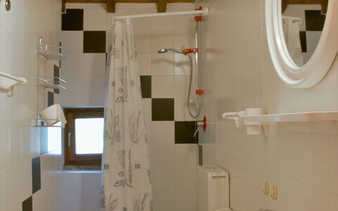 Garda 625: Specchio, Idraulico Fixture, Rubinetto, Lavello, Lavandino Del Bagno, Proprietà, Viola, Bagno, Illuminazione, Costruzione
